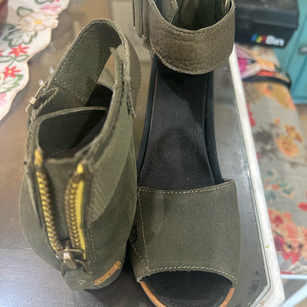 Sorel Olive Green Women's Sandals